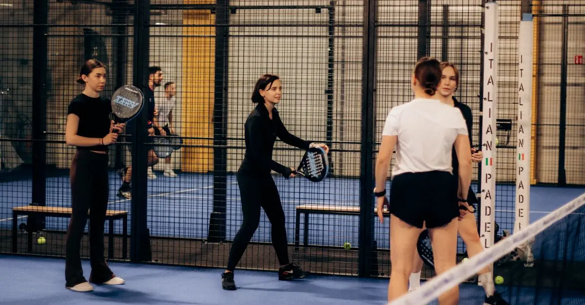 Comparaison : Padel vs Squash, Deux Mondes Différents