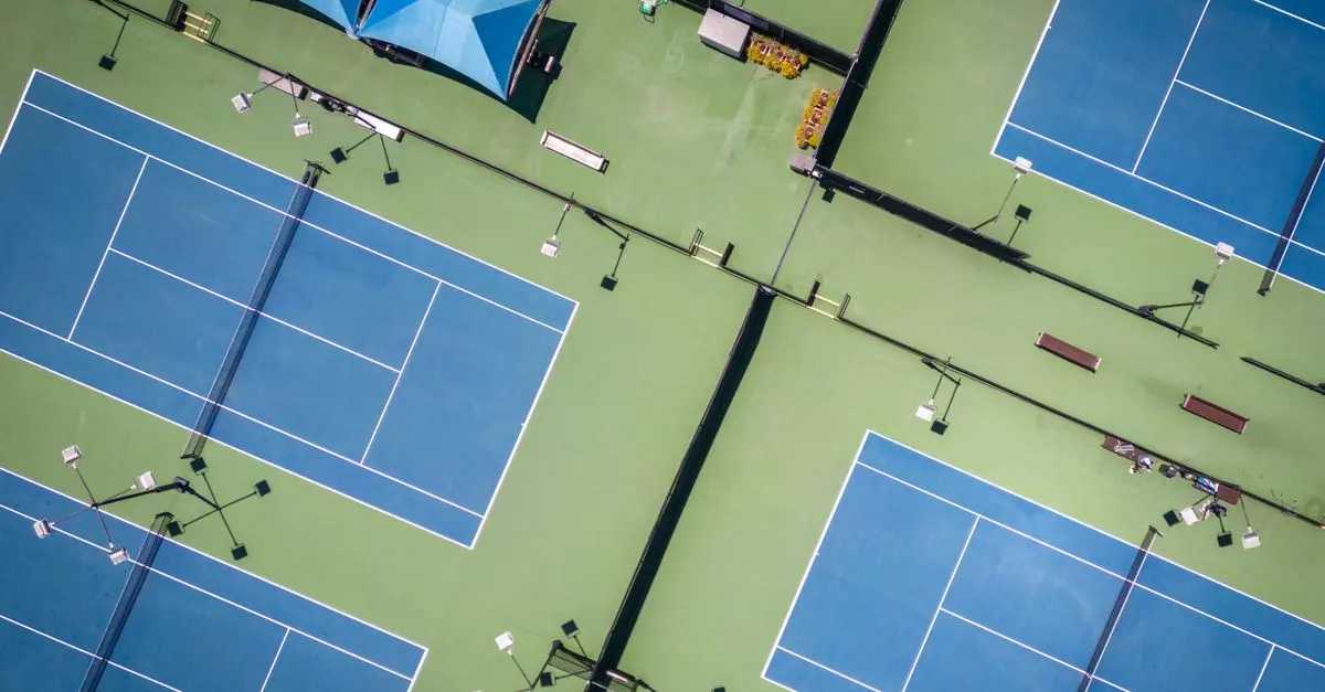 Les Différences entre le Tennis et le Padel